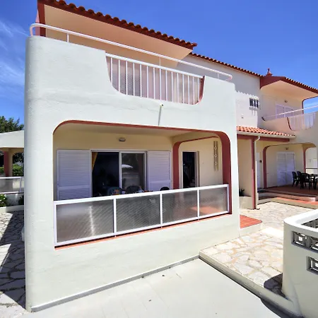 Aldeamento Turístico Parque Monte 3*