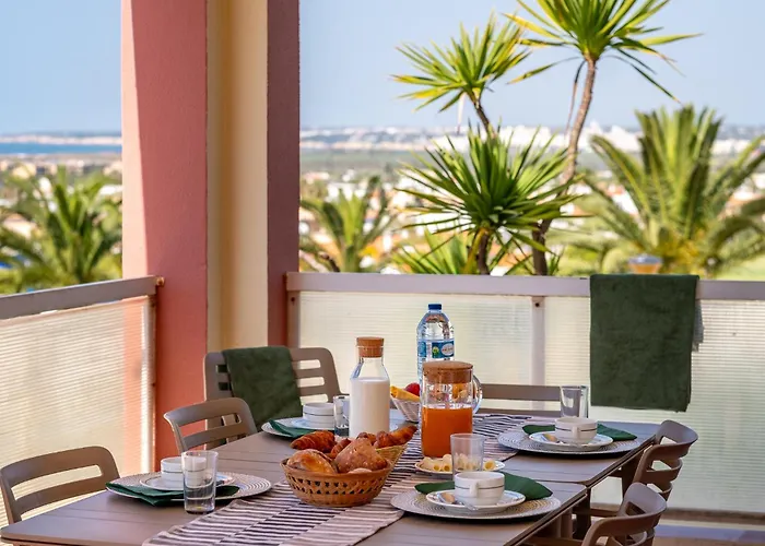 Aldeamento Turístico Parque Monte 3*