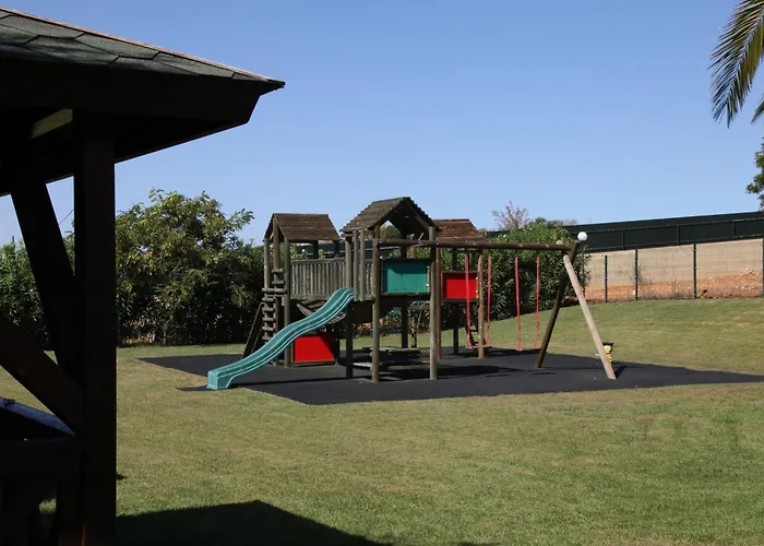 Aldeamento Turístico Parque Monte 3*